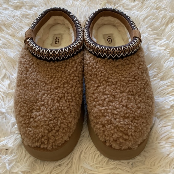 NWB UGG Women's Shearling Platform Slippers in chestnut - Picture 6 of 14